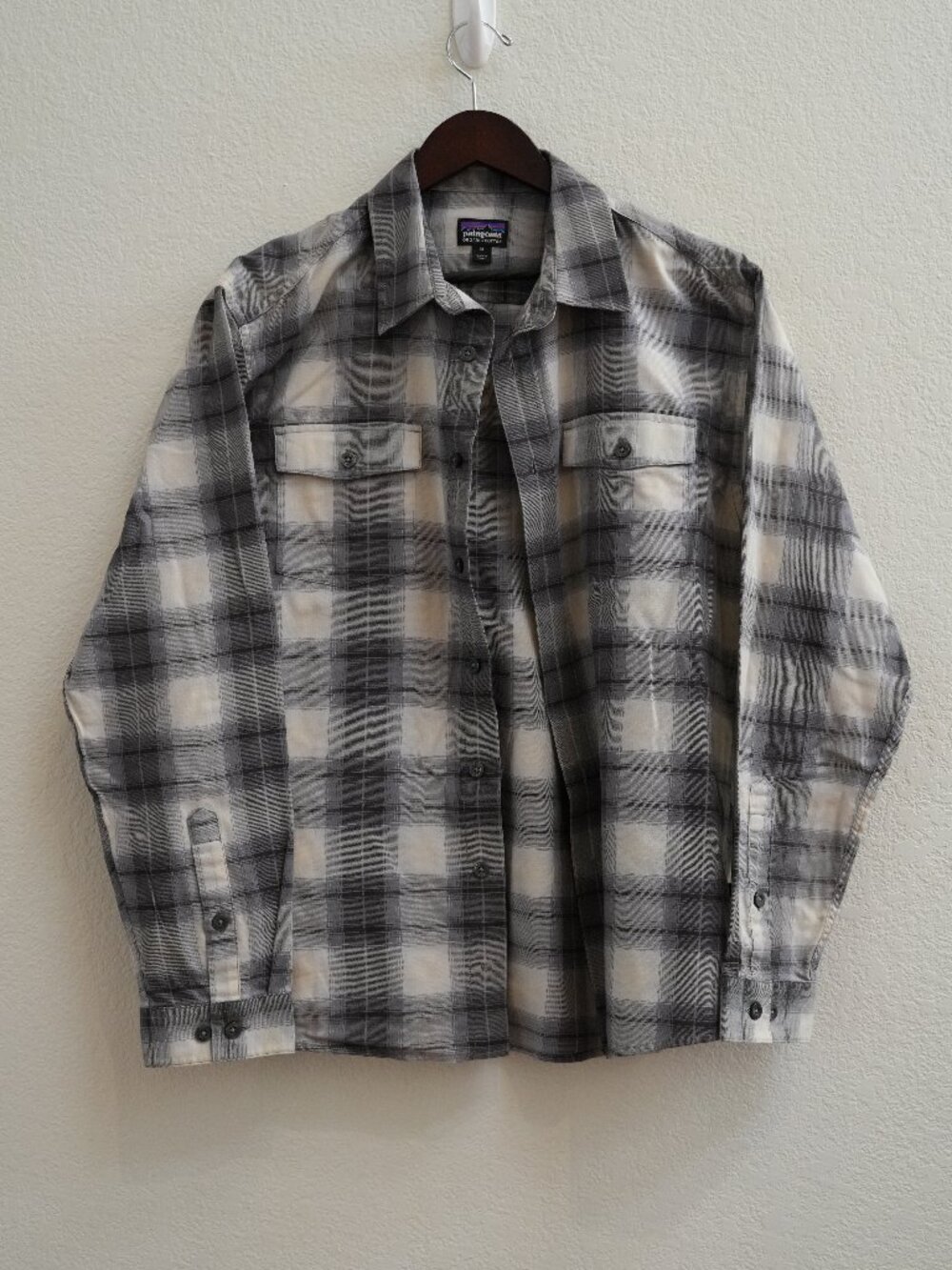 Patagonia Men's M Organic Cotton Plaid Long Sleeve Button Up Shirt Gray Cream